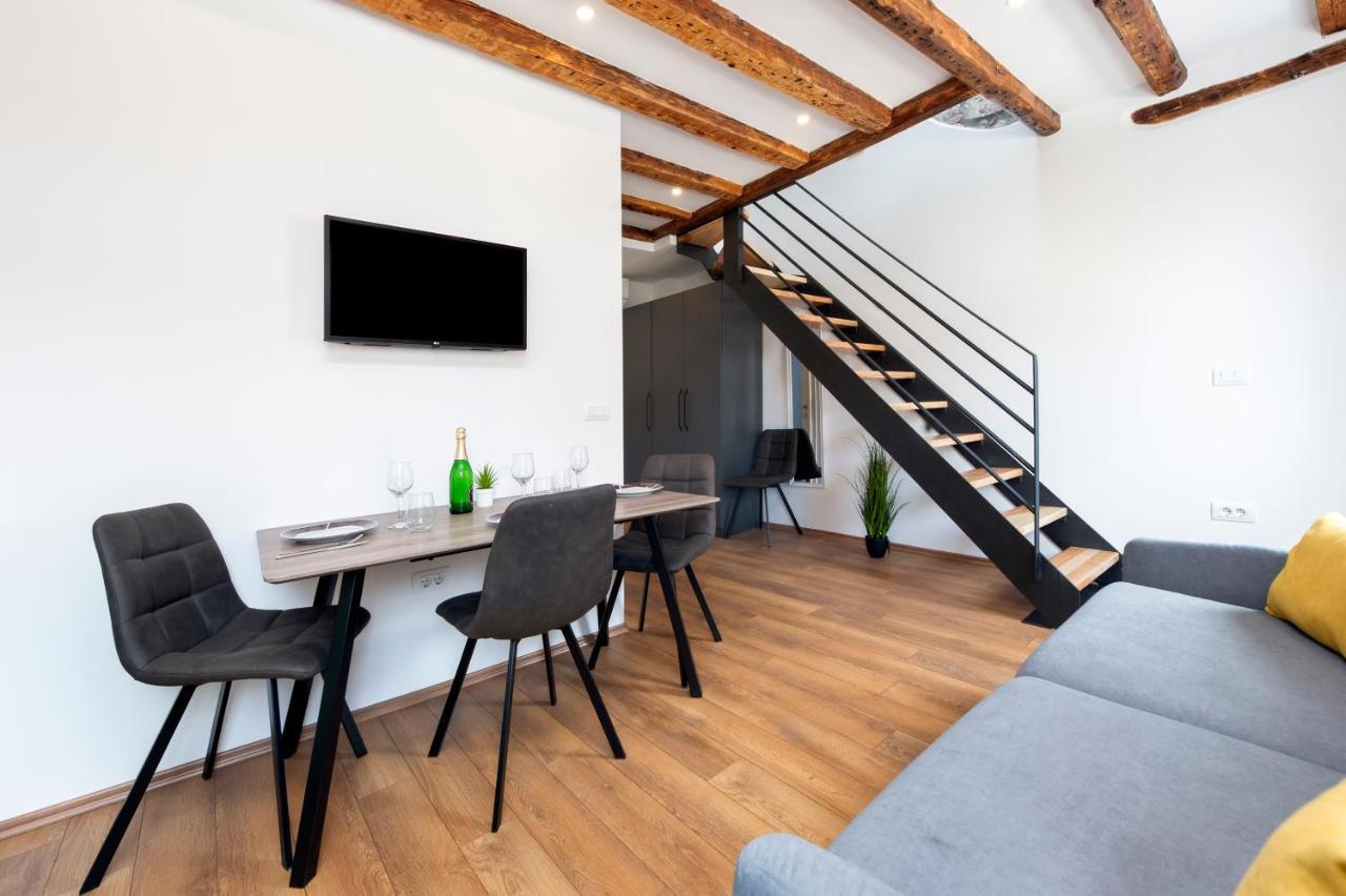 The Yellow House Apartments Rovinj Exterior foto