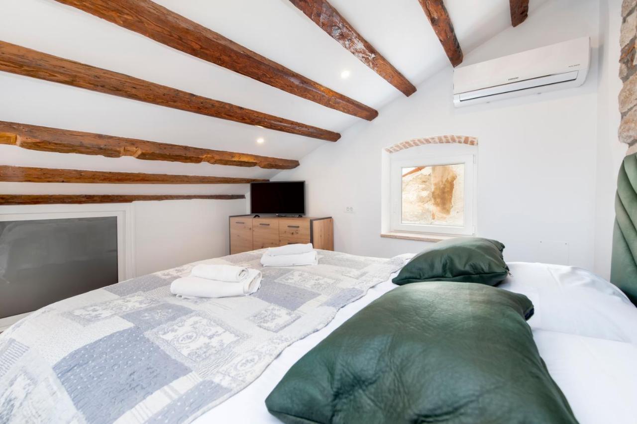 The Yellow House Apartments Rovinj Exterior foto