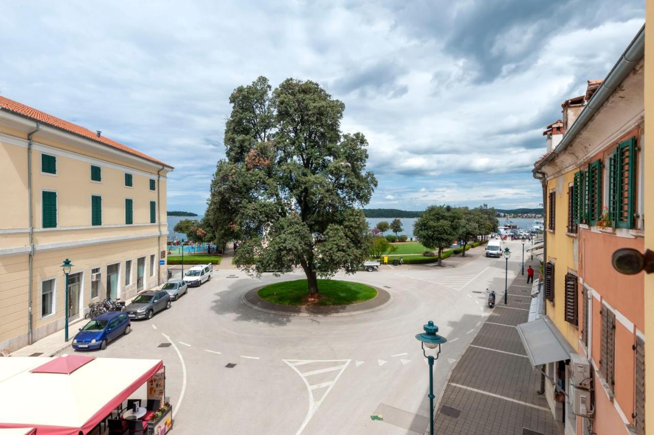 The Yellow House Apartments Rovinj Exterior foto